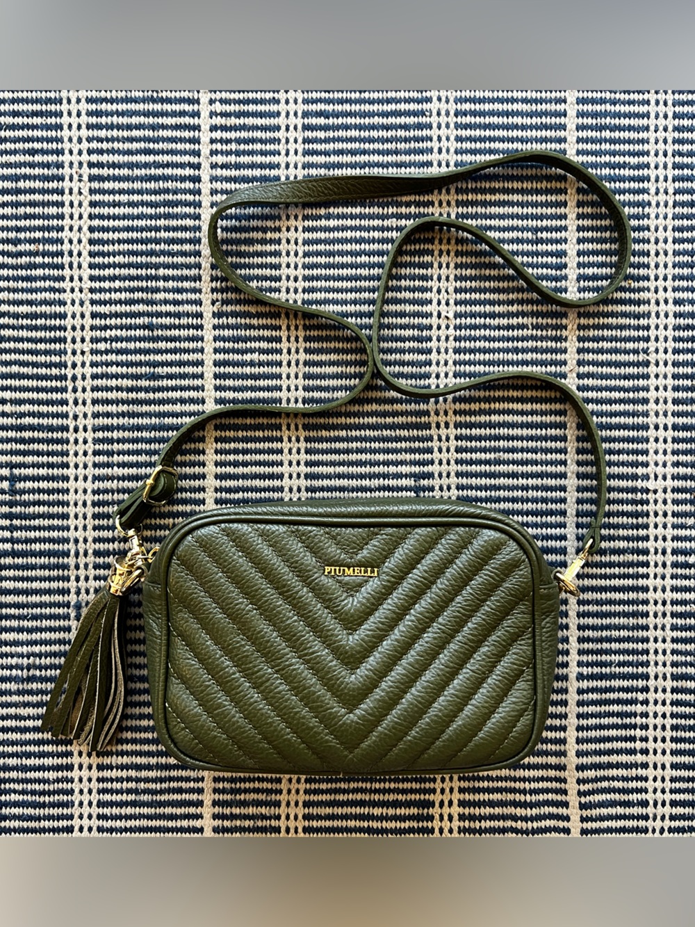 Piumelli Milano green pebbled leather chevron quilted cross body bag w tassel